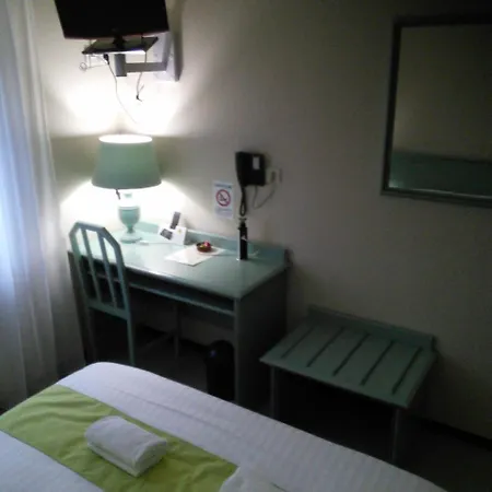 Du Commerce Hotel Tronget